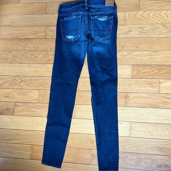 American Eagle distressed jeans - Picture 4 of 5